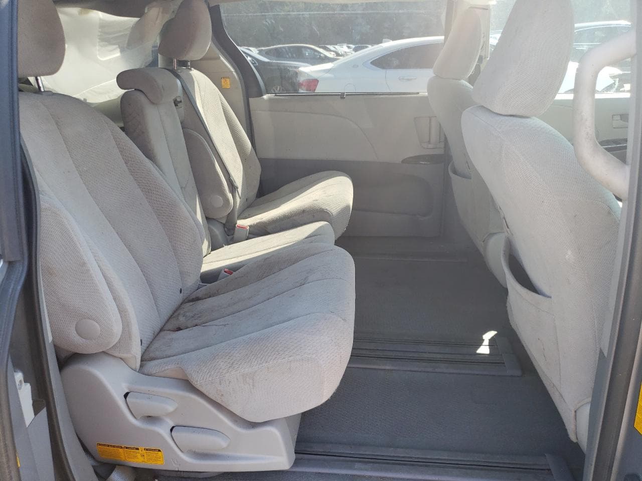 2013 Toyota Sienna Le - foto 2