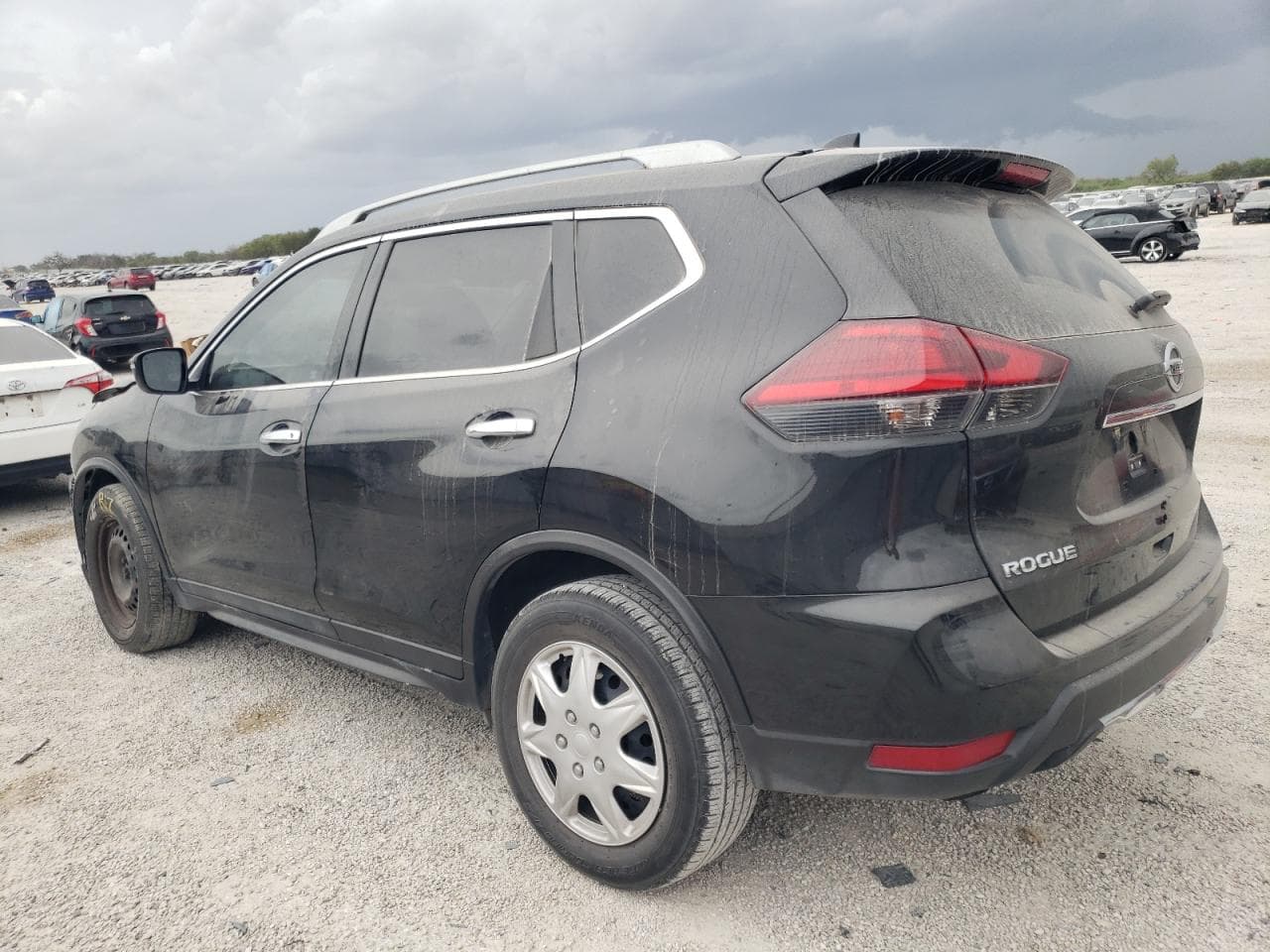 2017 Nissan Rogue S - foto 2