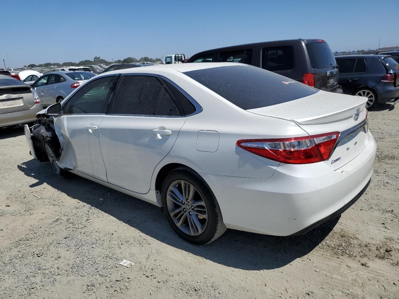 2015 Toyota Camry Le - foto 2