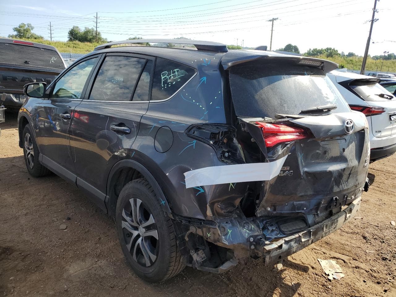 2017 Toyota Rav4 Le - foto 2