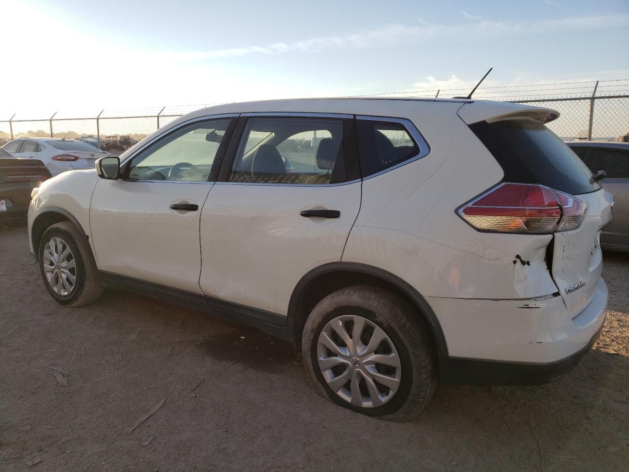 2016 Nissan Rogue S - foto 2