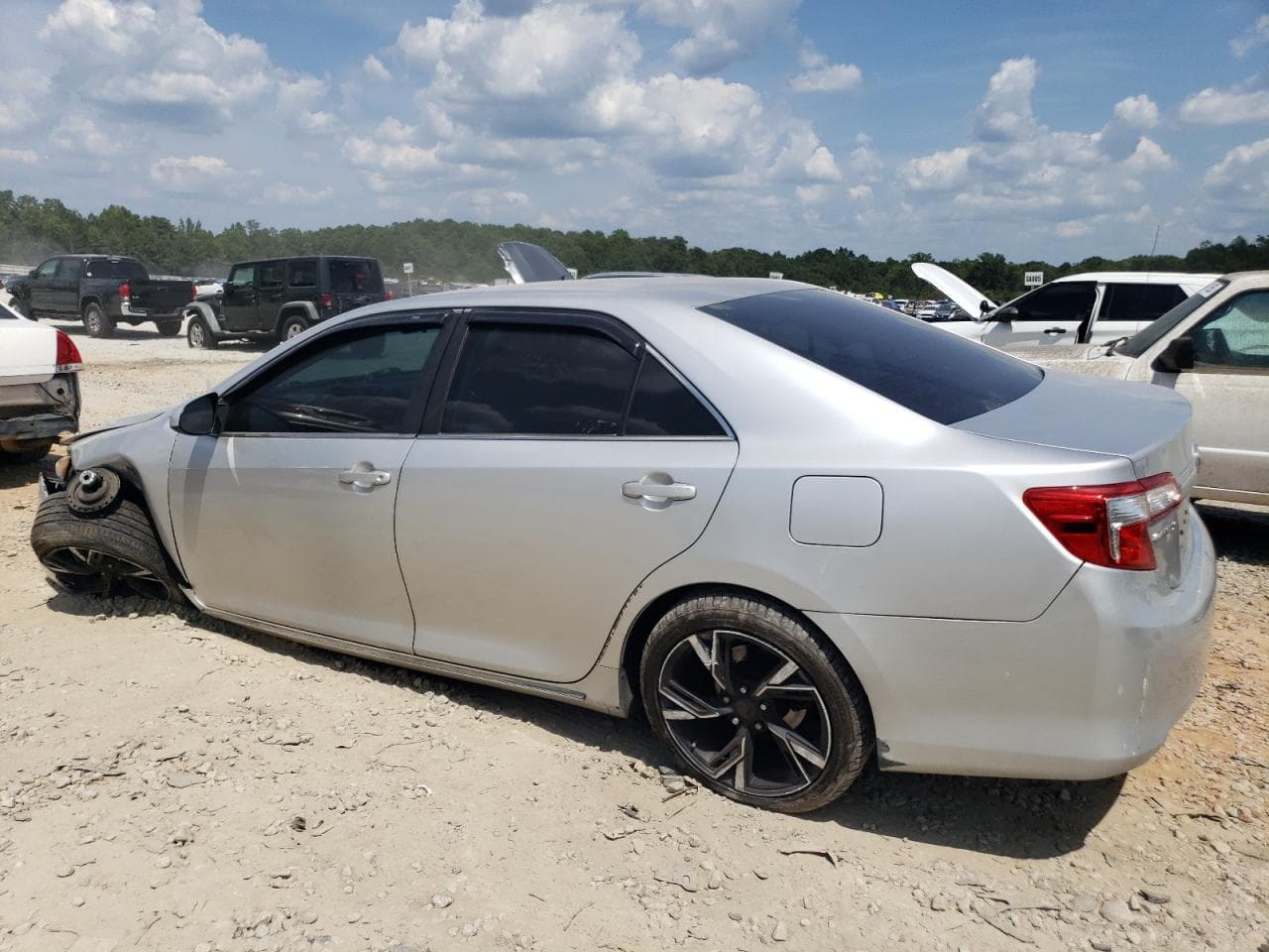 2014 Toyota Camry L - foto 2