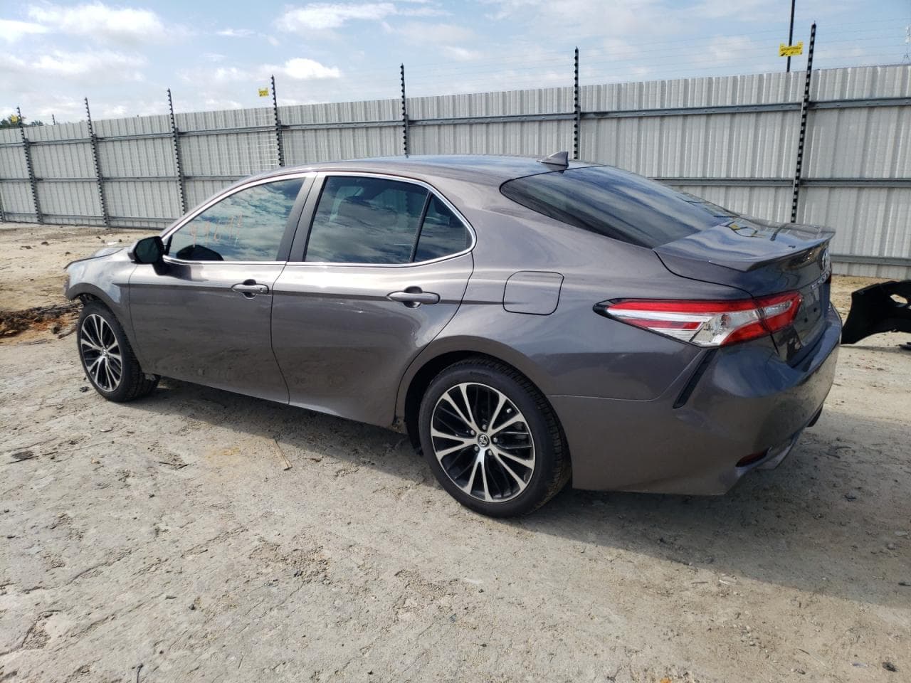 2020 Toyota Camry Se - foto 2