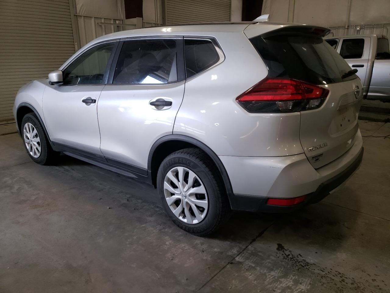 2017 Nissan Rogue S - foto 2