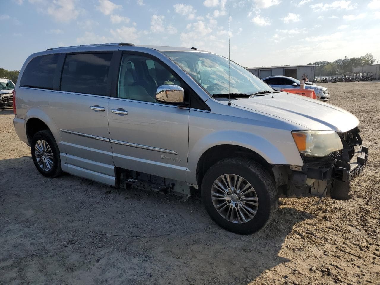 2011 Chrysler Town & Country Limited - foto 4