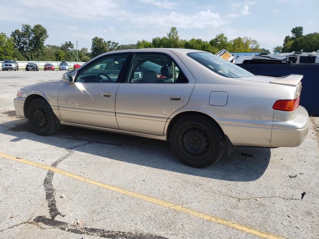 2000 Toyota Camry Le - foto 2