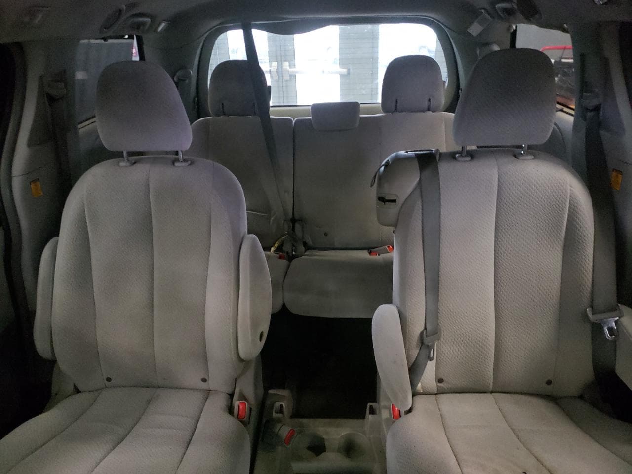 2013 Toyota Sienna Le - foto 4