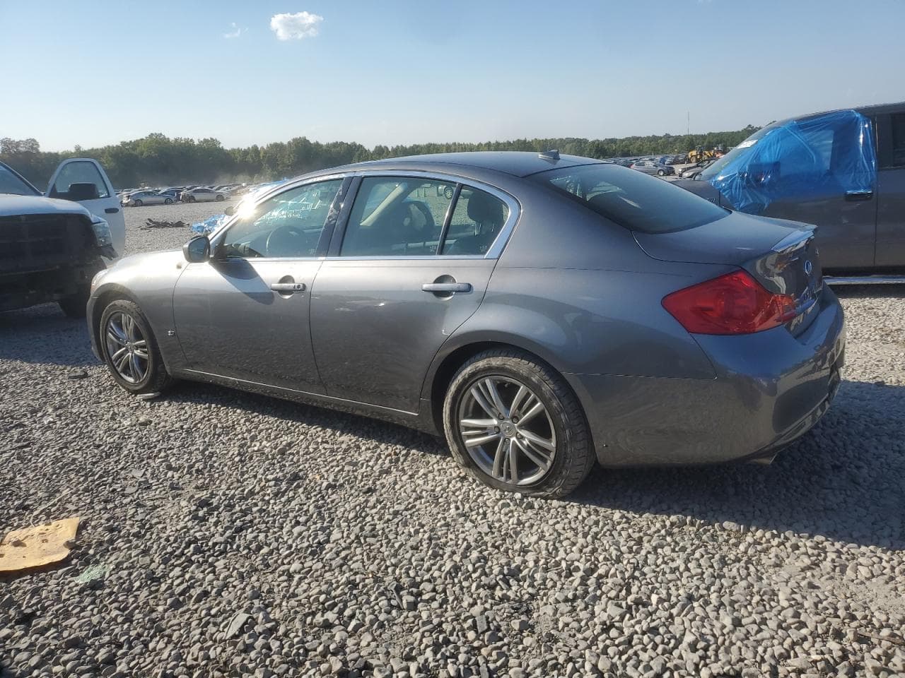 2015 Infiniti Q40 - foto 2