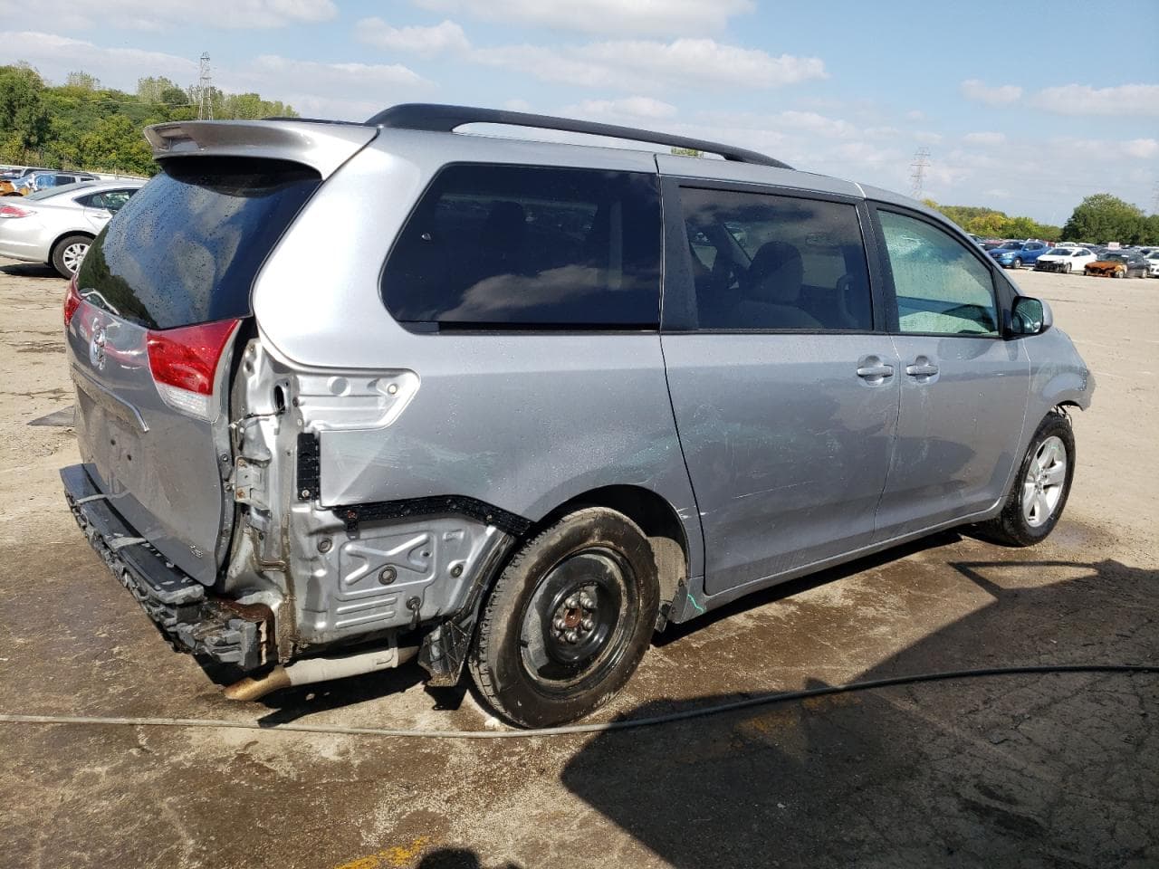 2013 Toyota Sienna Le - foto 3