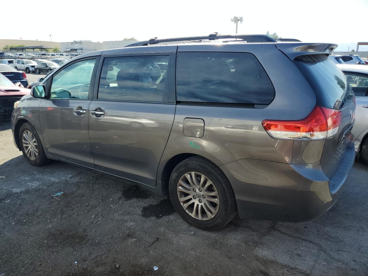 2013 Toyota Sienna Xle - foto 2