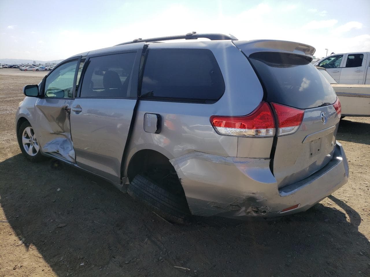 2013 Toyota Sienna Le - foto 2
