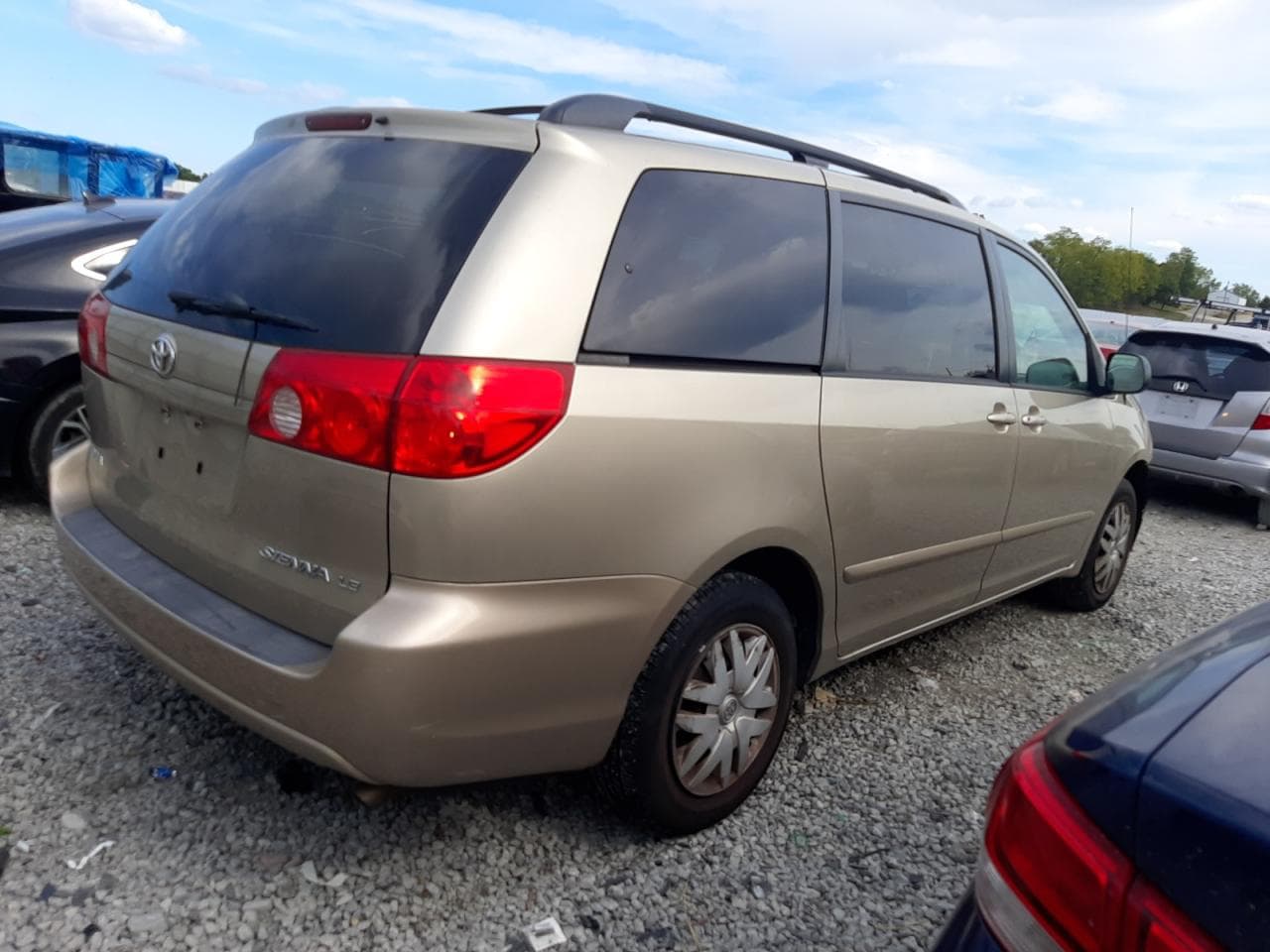 2010 Toyota Sienna Le - foto 3