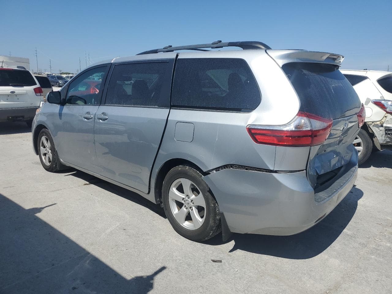 2015 Toyota Sienna Le - foto 2