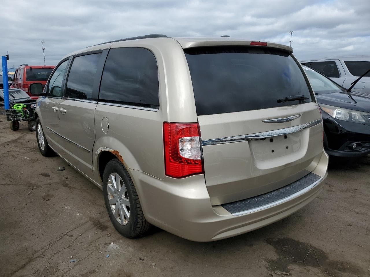 2013 Chrysler Town & Country Touring - foto 2