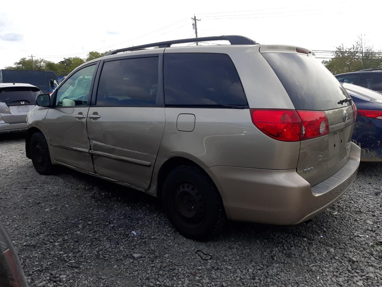 2010 Toyota Sienna Le - foto 2