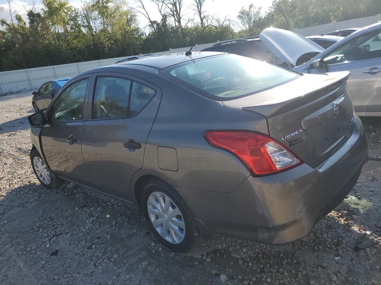 2016 Nissan Versa S - foto 2