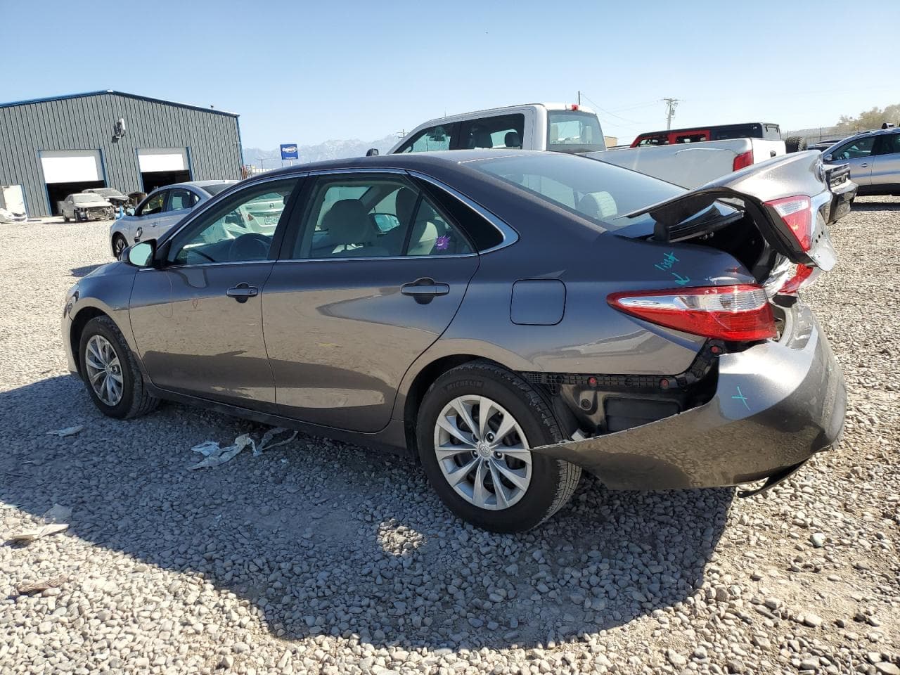 2017 Toyota Camry Le - foto 2