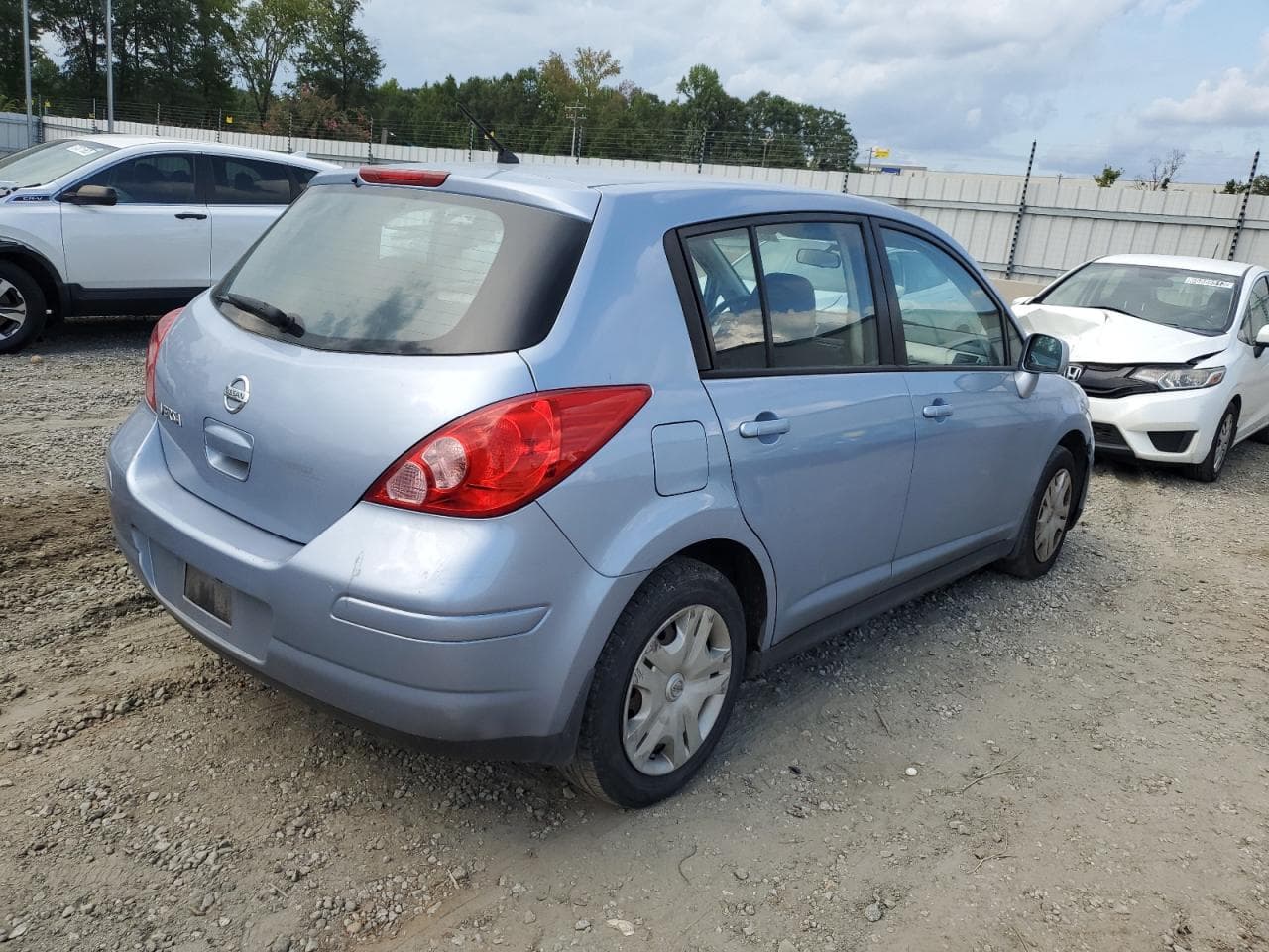 2010 Nissan Versa 1.8S - foto 3