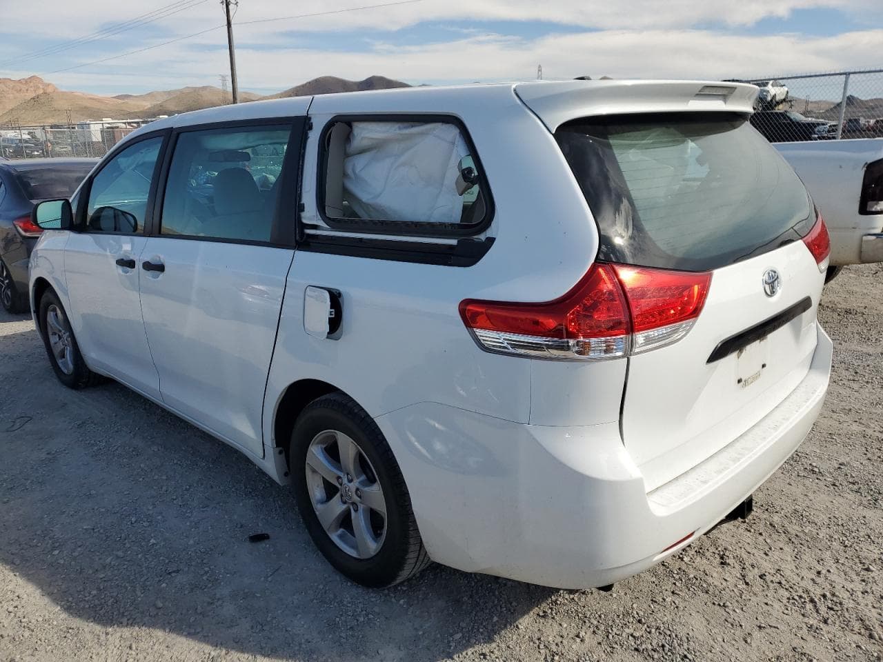 2013 Toyota Sienna - foto 2
