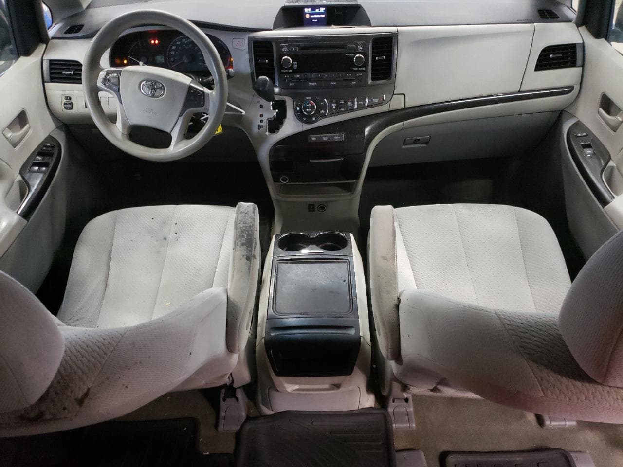 2013 Toyota Sienna Le - foto 2