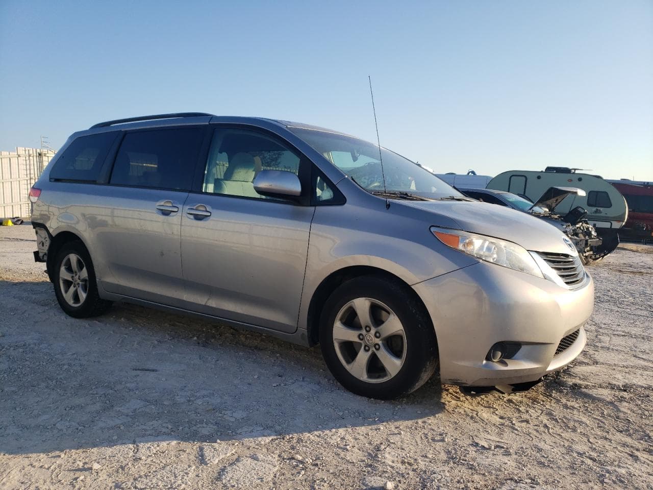 2013 Toyota Sienna Le - foto 4