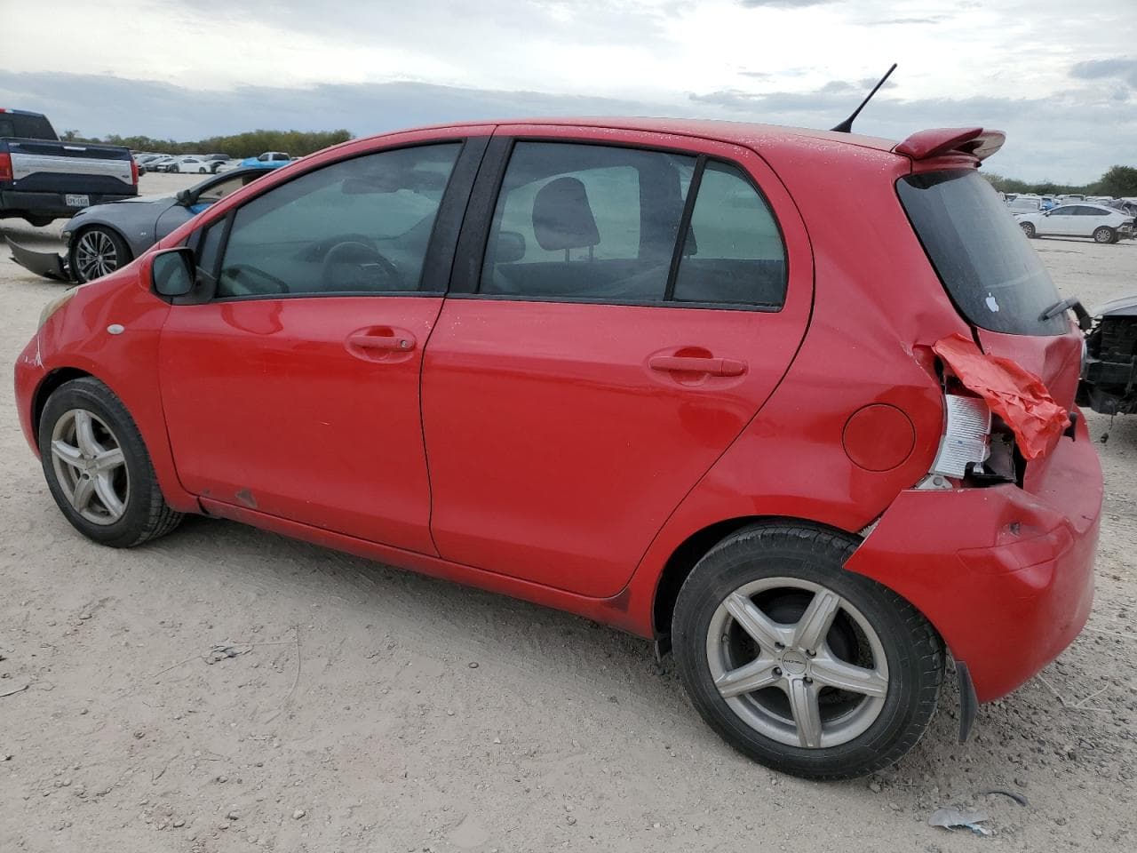 2010 Toyota Yaris - foto 2