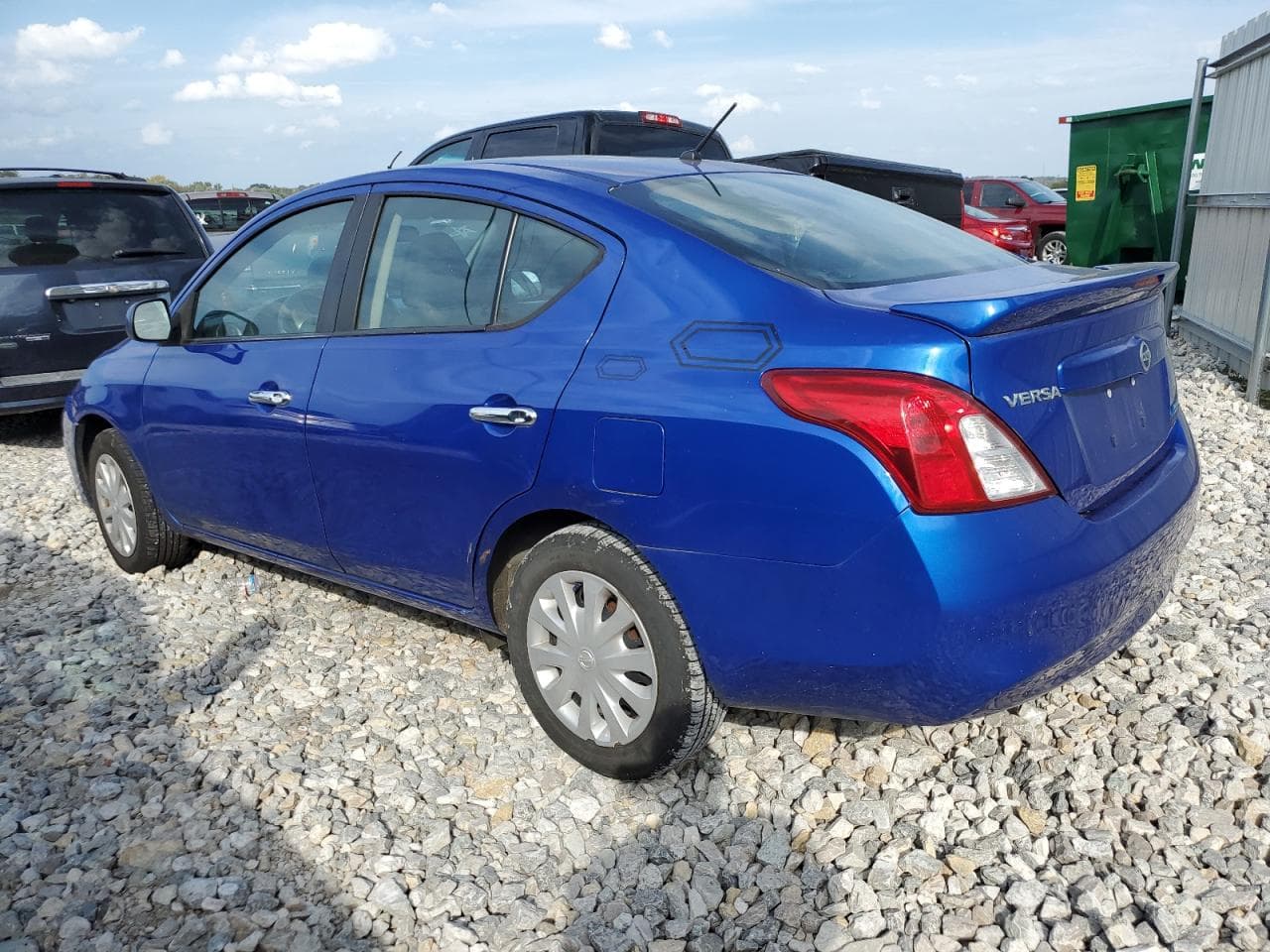 2013 Nissan Versa S - foto 2