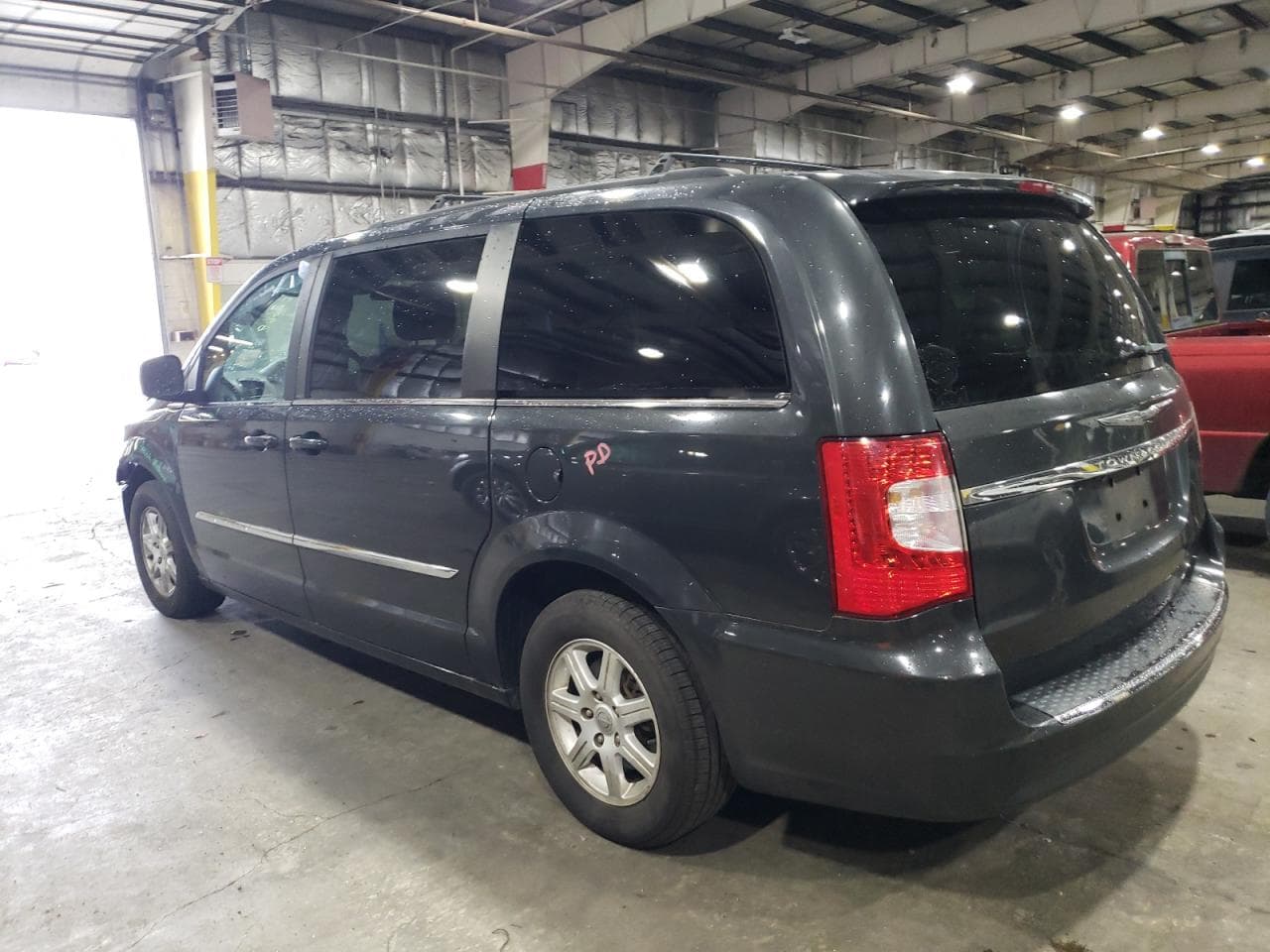 2011 Chrysler Town & Country Touring - foto 2