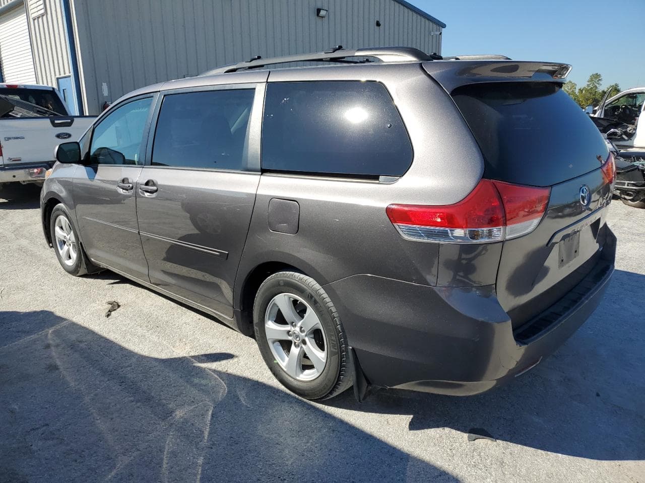 2013 Toyota Sienna Le - foto 2