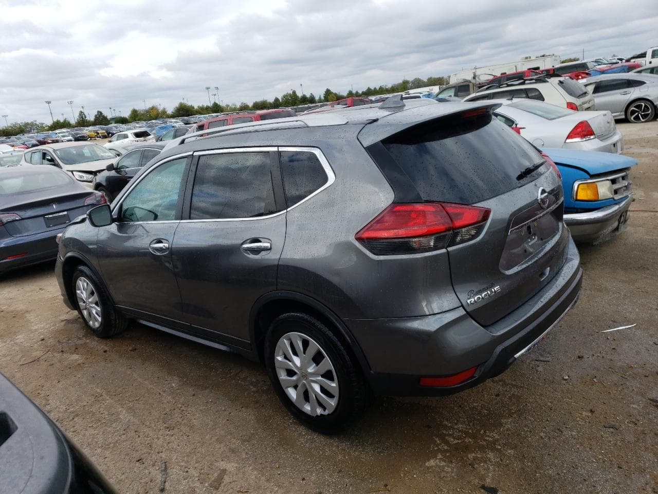 2017 Nissan Rogue S - foto 2