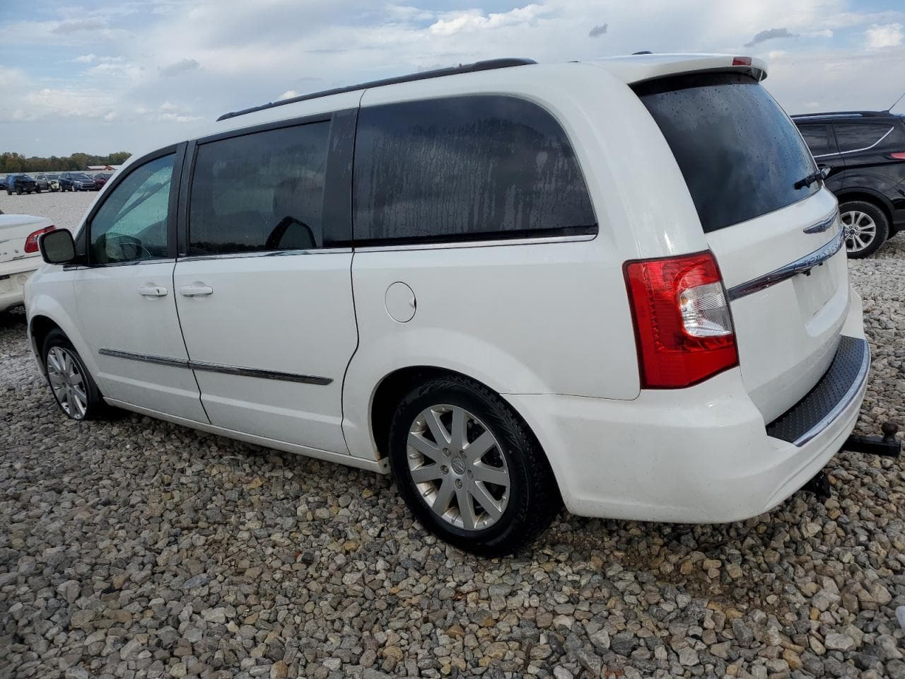 2014 Chrysler Town & Country Touring - foto 2