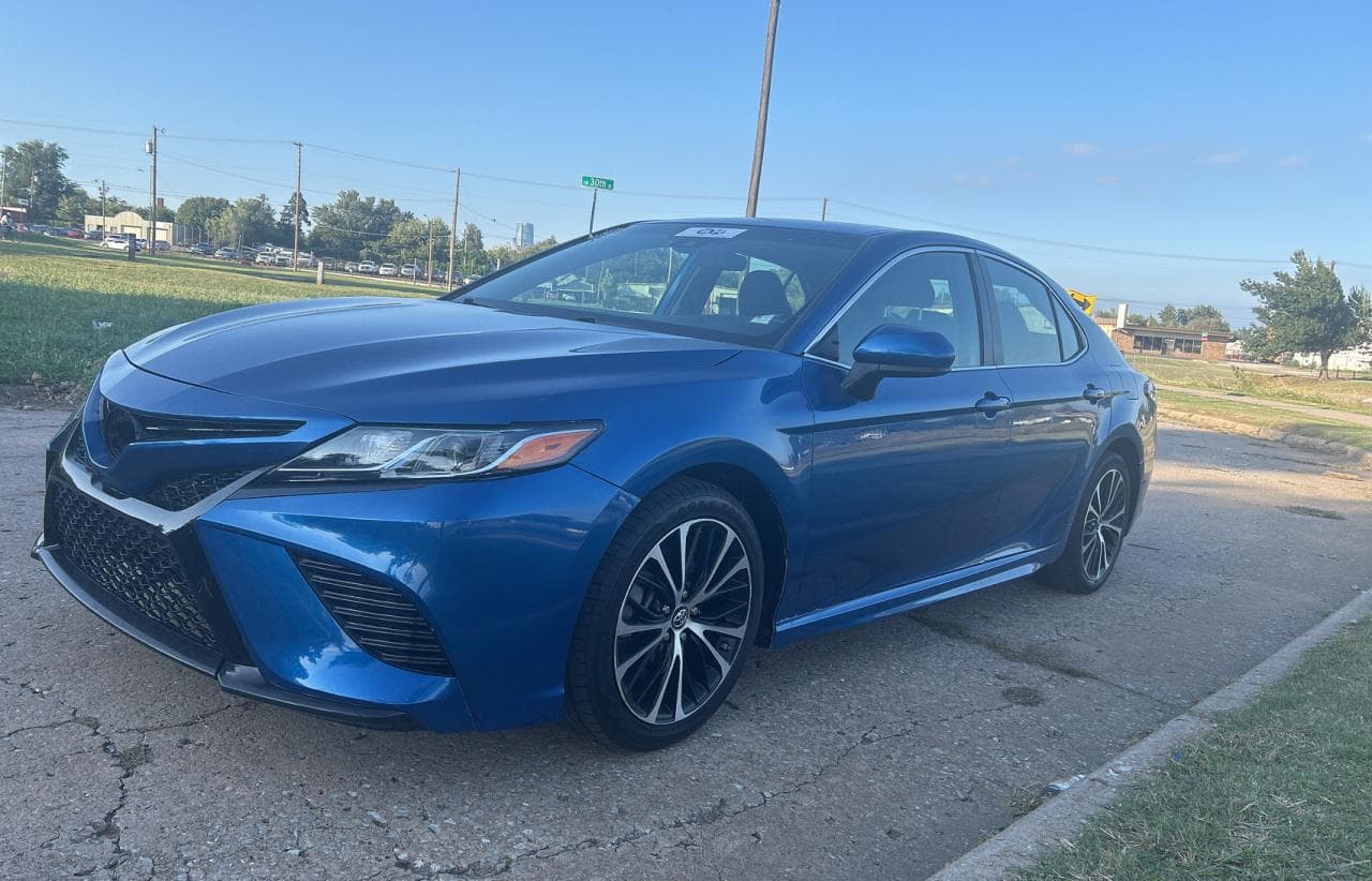 2019 Toyota Camry Se - foto 2