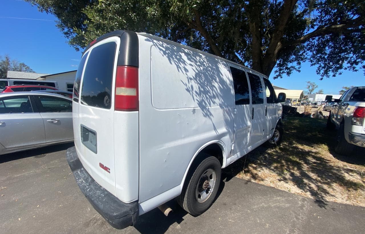 2003 GMC Savana G3500 - foto 4
