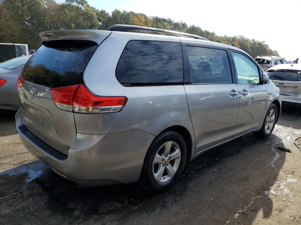 2013 Toyota Sienna Le - foto 3