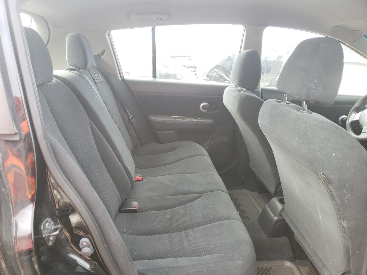 2011 Nissan Versa S - foto 2