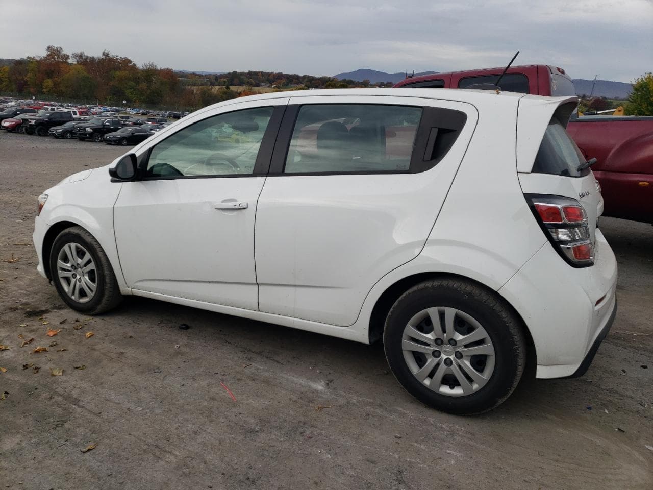 2020 Chevrolet Sonic - foto 2