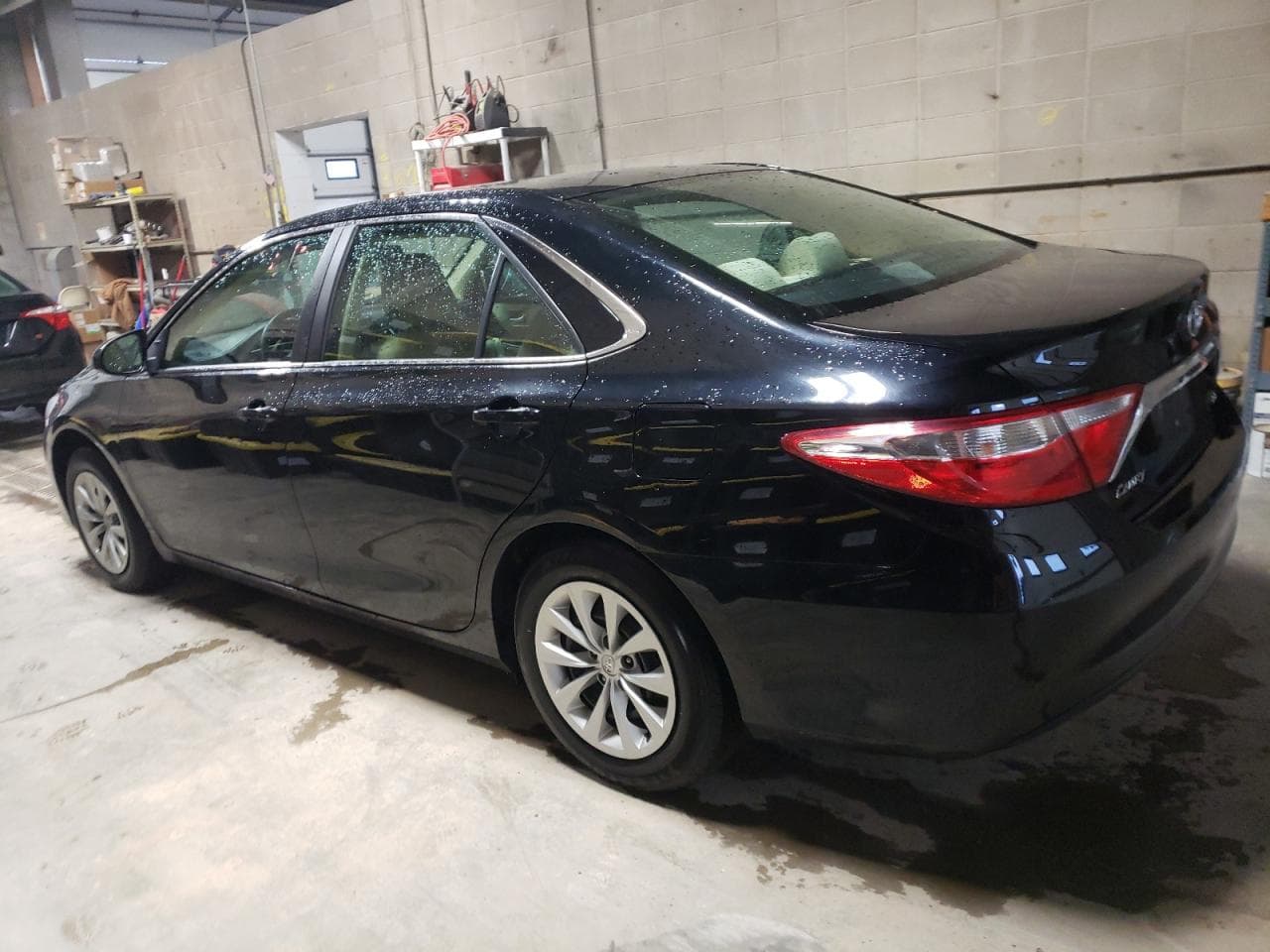 2015 Toyota Camry Le - foto 2