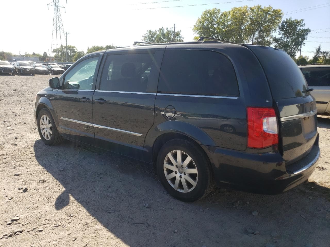2014 Chrysler Town & Country Touring - foto 2