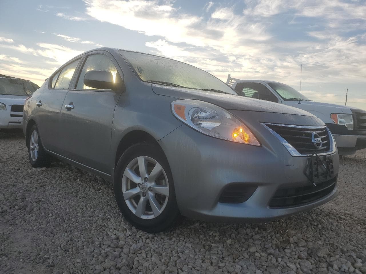 2014 Nissan Versa S - foto 4