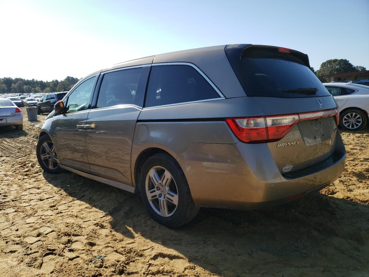 2011 Honda Odyssey Touring - foto 2