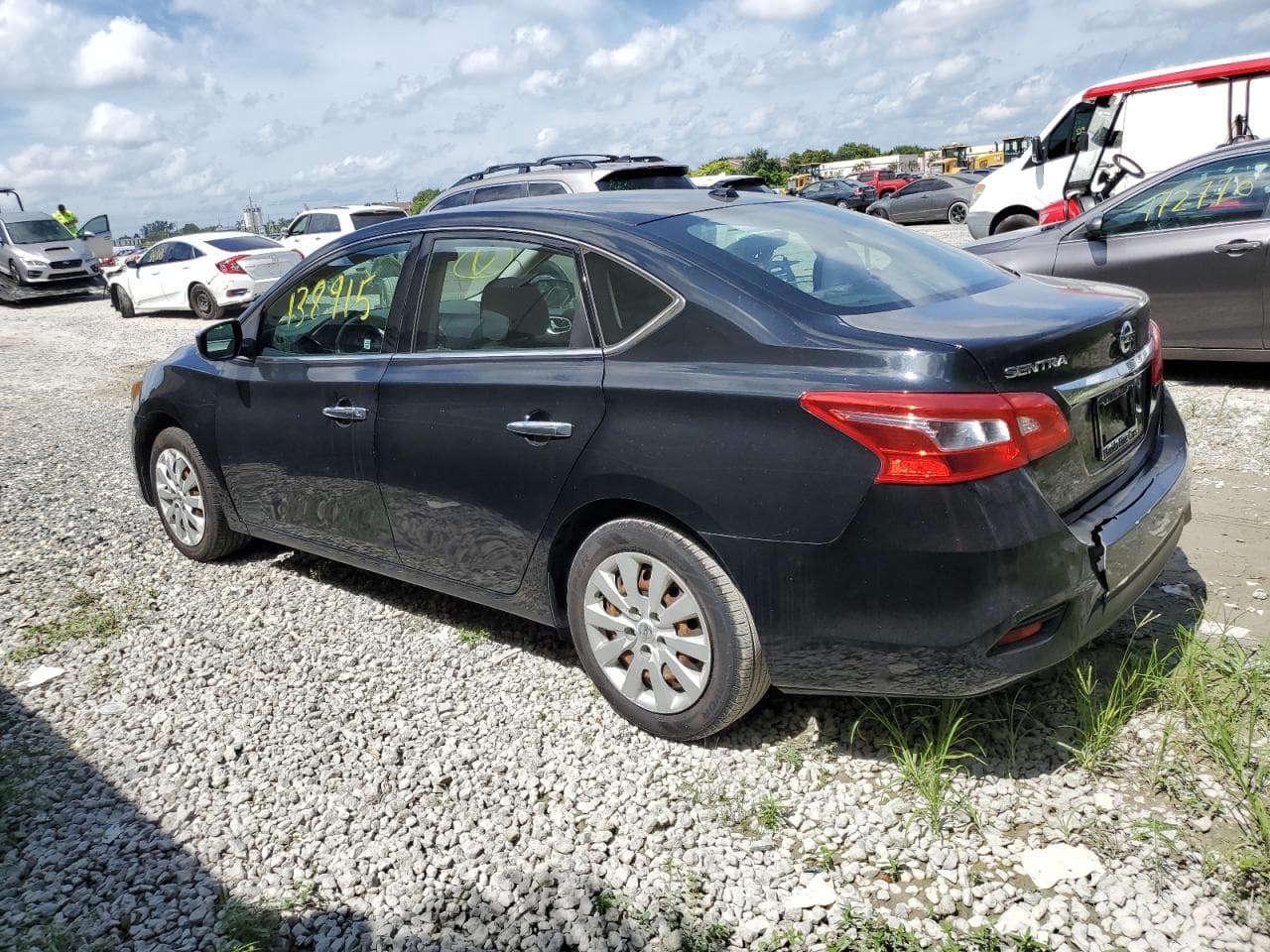 2017 Nissan Sentra S - foto 2