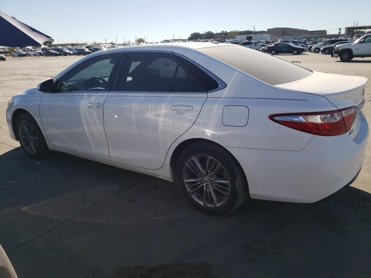 2016 Toyota Camry Se - foto 2