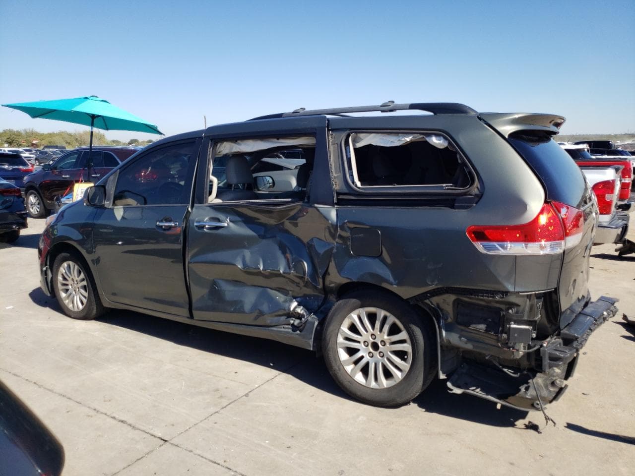 2013 Toyota Sienna Xle - foto 2