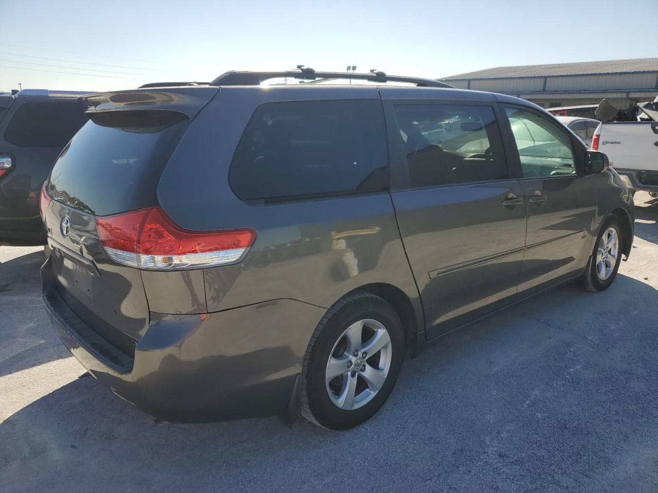 2013 Toyota Sienna Le - foto 3