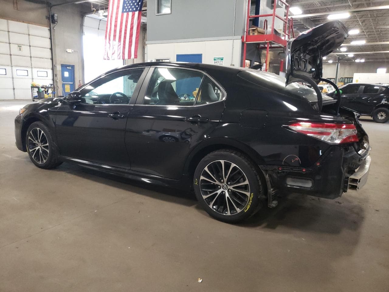 2020 Toyota Camry Se - foto 2