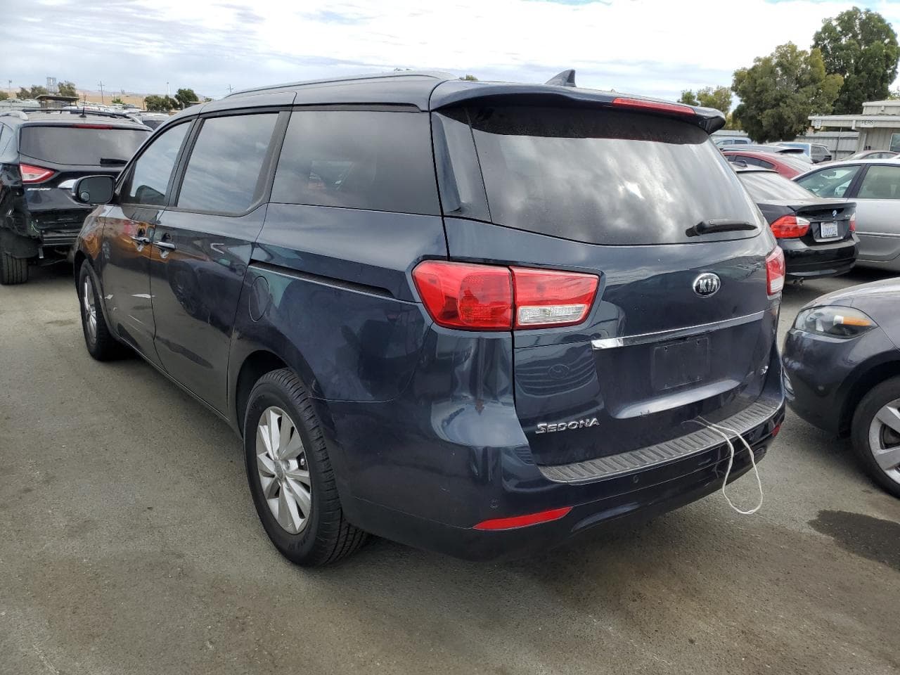 2015 Kia Sedona Lx - foto 2