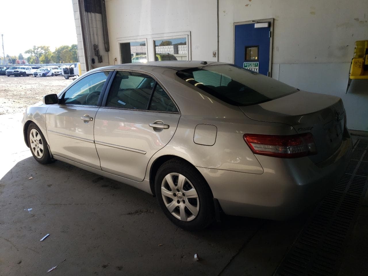 2010 Toyota Camry Le - foto 2