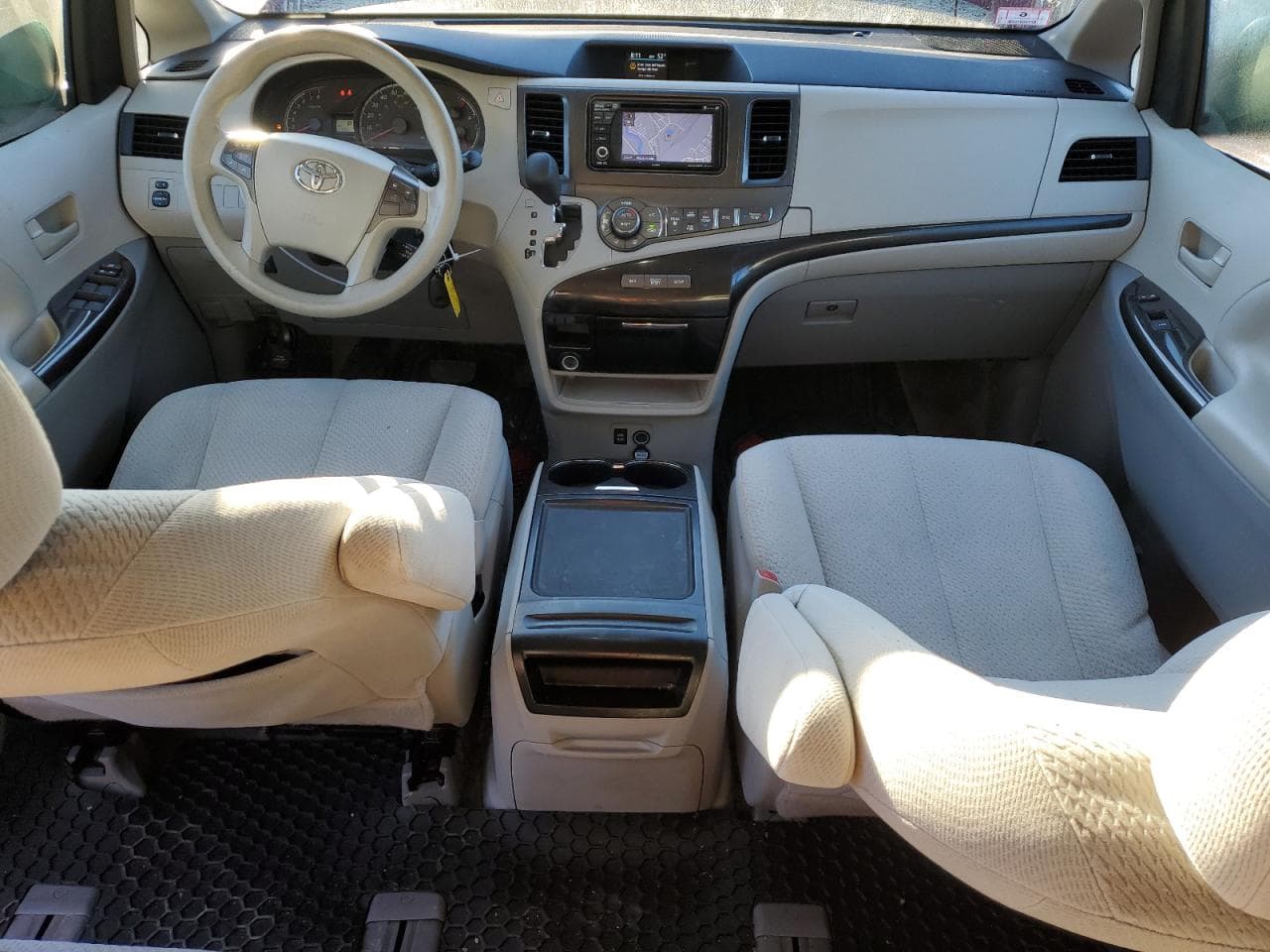 2013 Toyota Sienna Le - foto 4