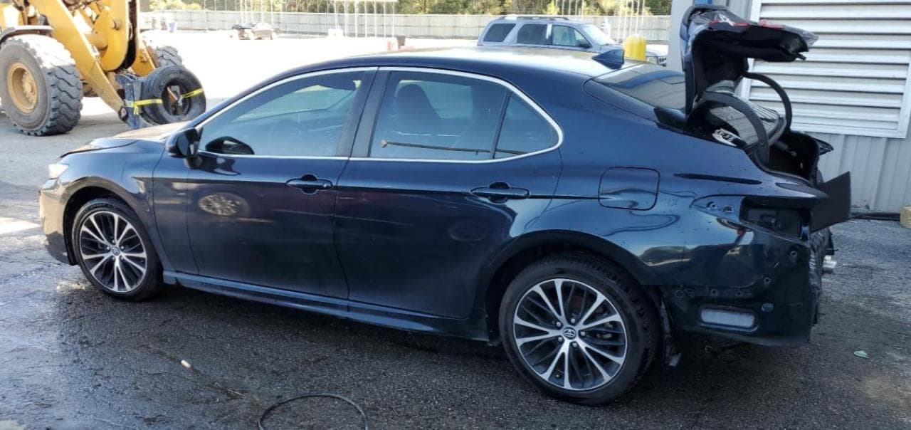 2020 Toyota Camry Se - foto 2