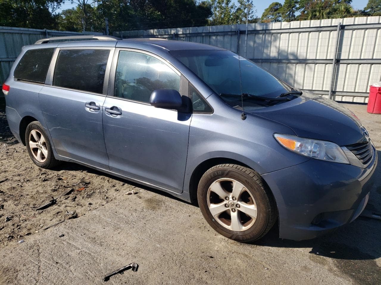 2013 Toyota Sienna Le - foto 4
